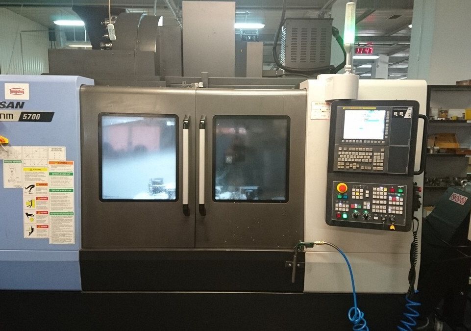 MILLING MACHINING CENTRE DOOSAN DNM 5700